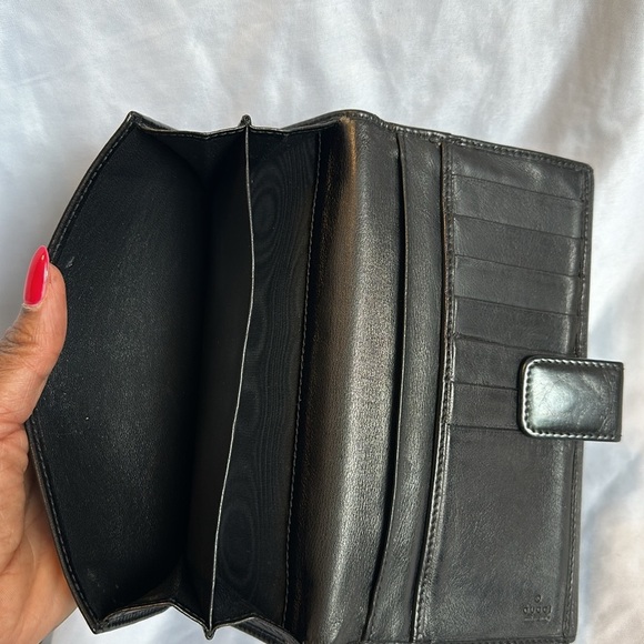 Gucci authentic black large wallet. checkbook. Pre-loved in excellent condition - Picture 7 of 9